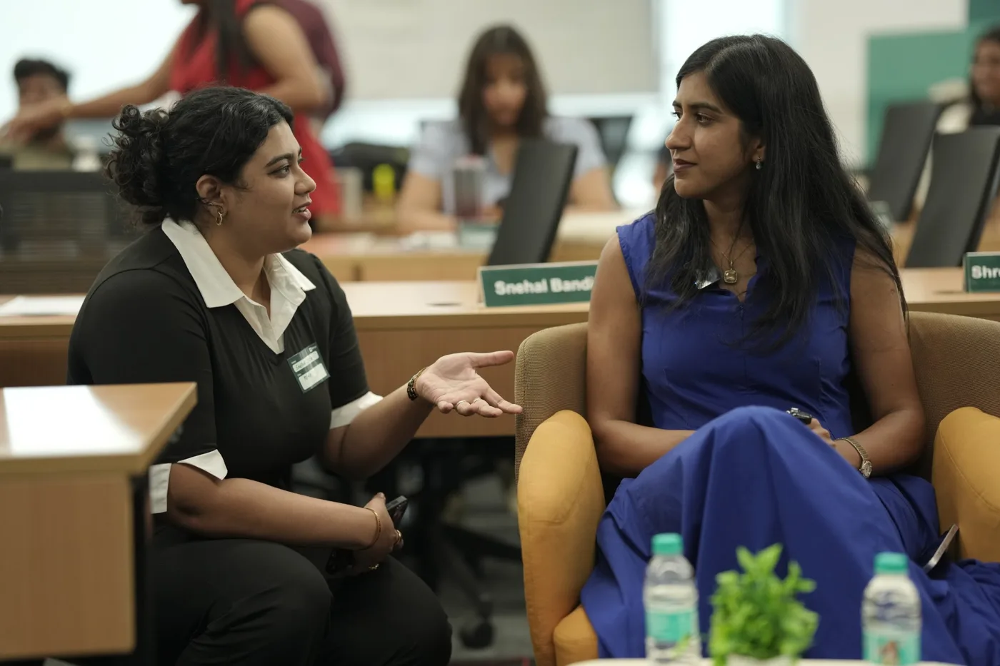 A 1:1 conversation between a student and a career coach